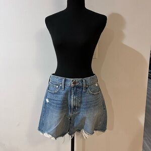 Madewell relaxed mid length shorts size 27